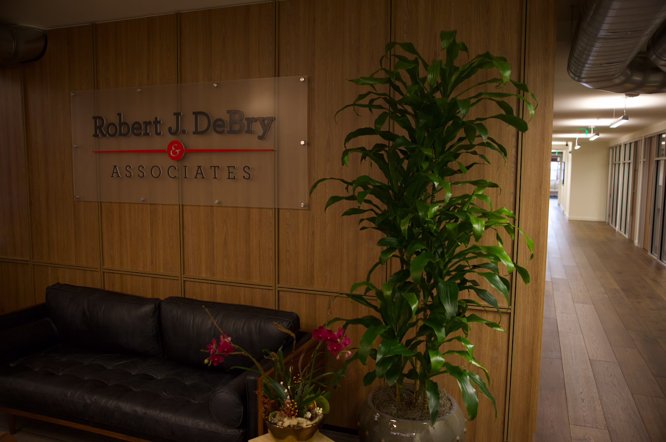 Robert J. DeBry SLC Office Entrance Entrada a la oficina de Robert J. DeBry en SLC