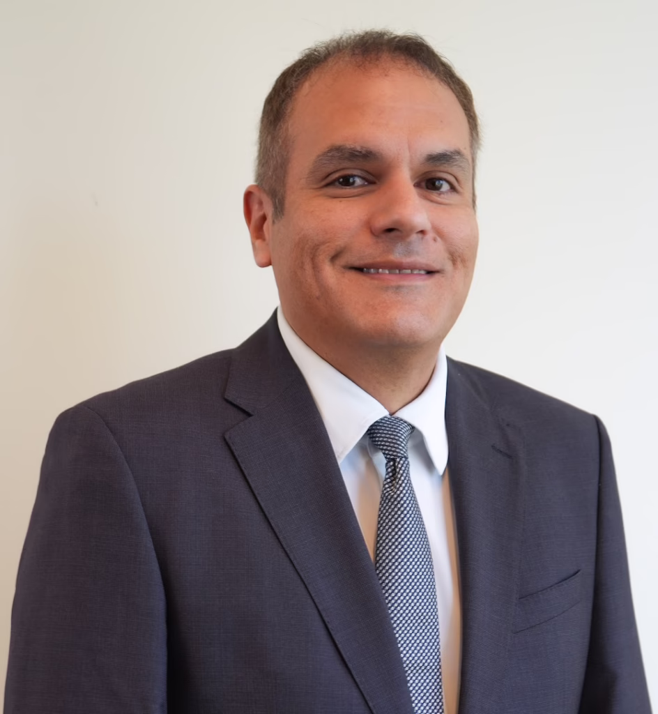 Christian Cueva, abogado especializado en lesiones personales en Robert J. DeBry and Associates